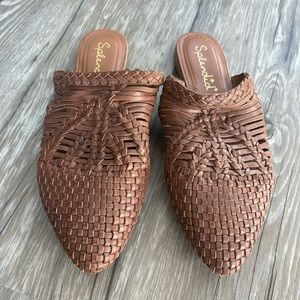 Splendid leather weave mules size 8